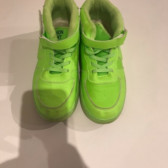 Nike shoe - Picture 2 of 8